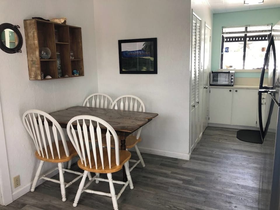 Kitchen/Eating Area