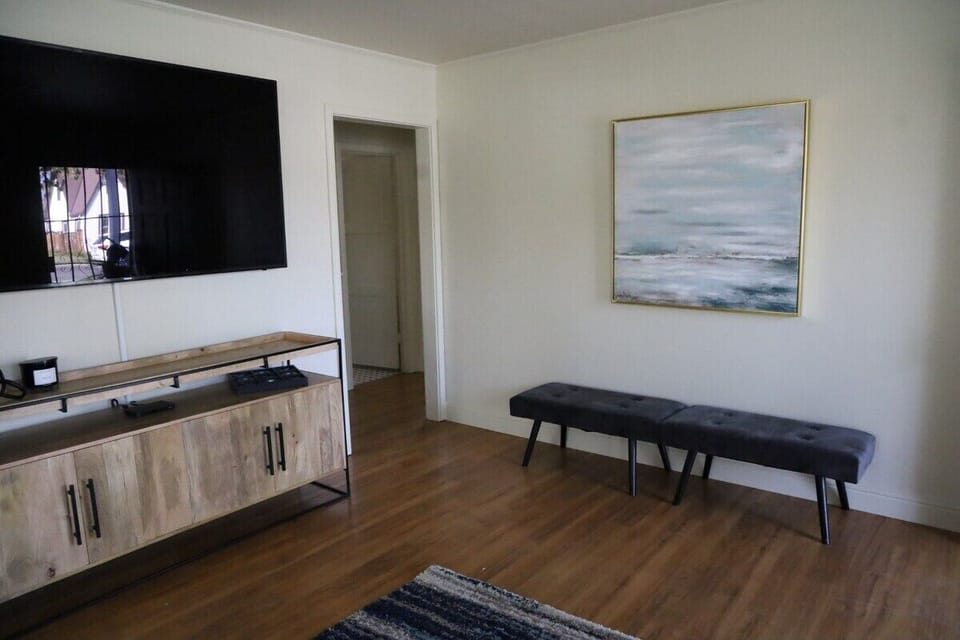Entry - Bench Seat