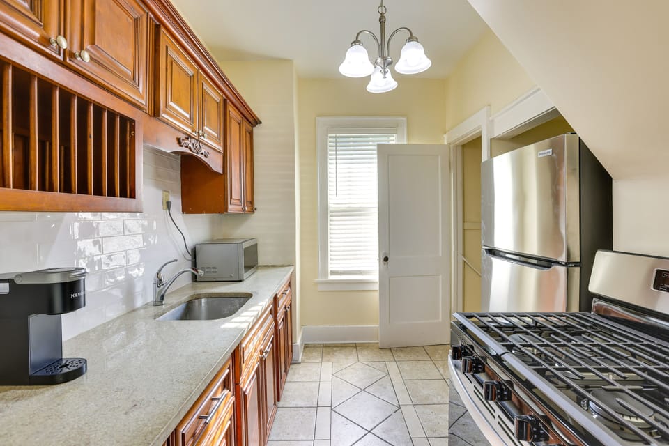 Kitchen | Cooking Basics | Coffee Maker | Paper Towels/Trash Bags Provided