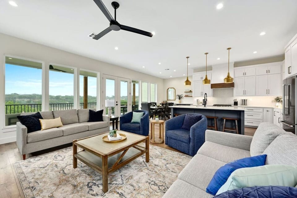 Spacious family lounge with big-screen TV and scenic lake views in Spicewood