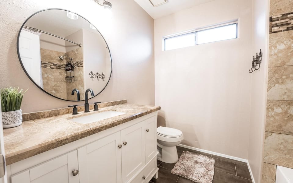Full bathroom on second floor. 