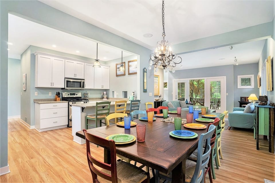 Beautiful open floor plan to spend time with your loved ones