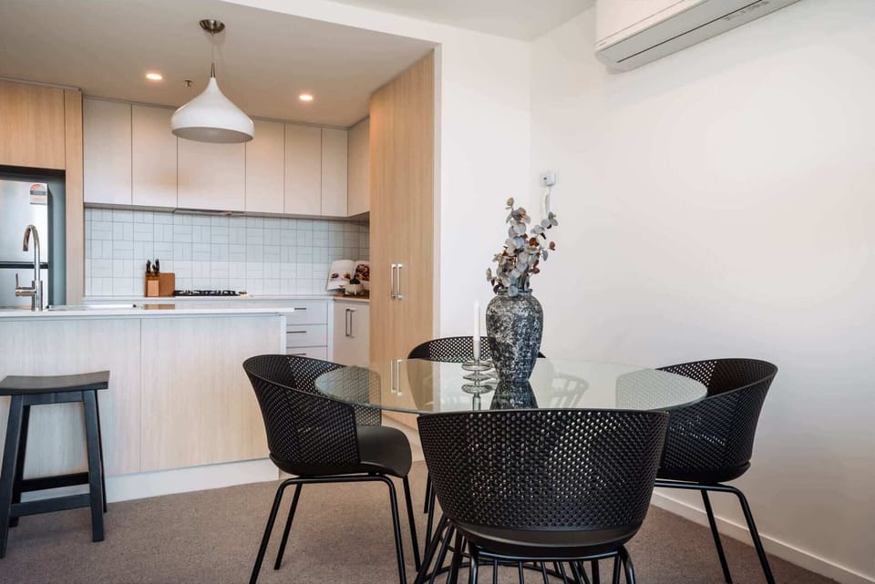 Dining area - Kitchen