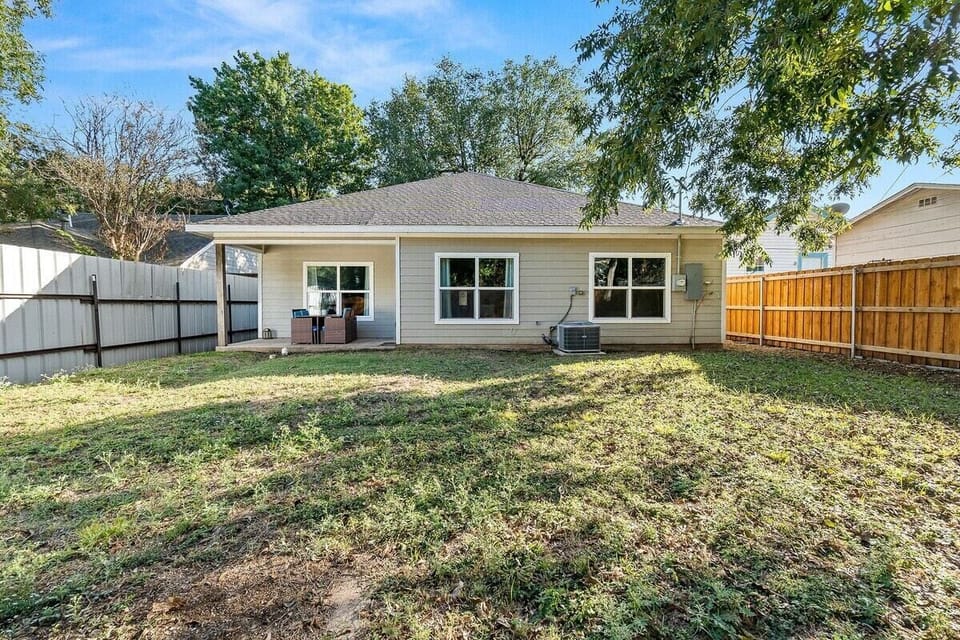 Spacious backyard, perfect for pets
