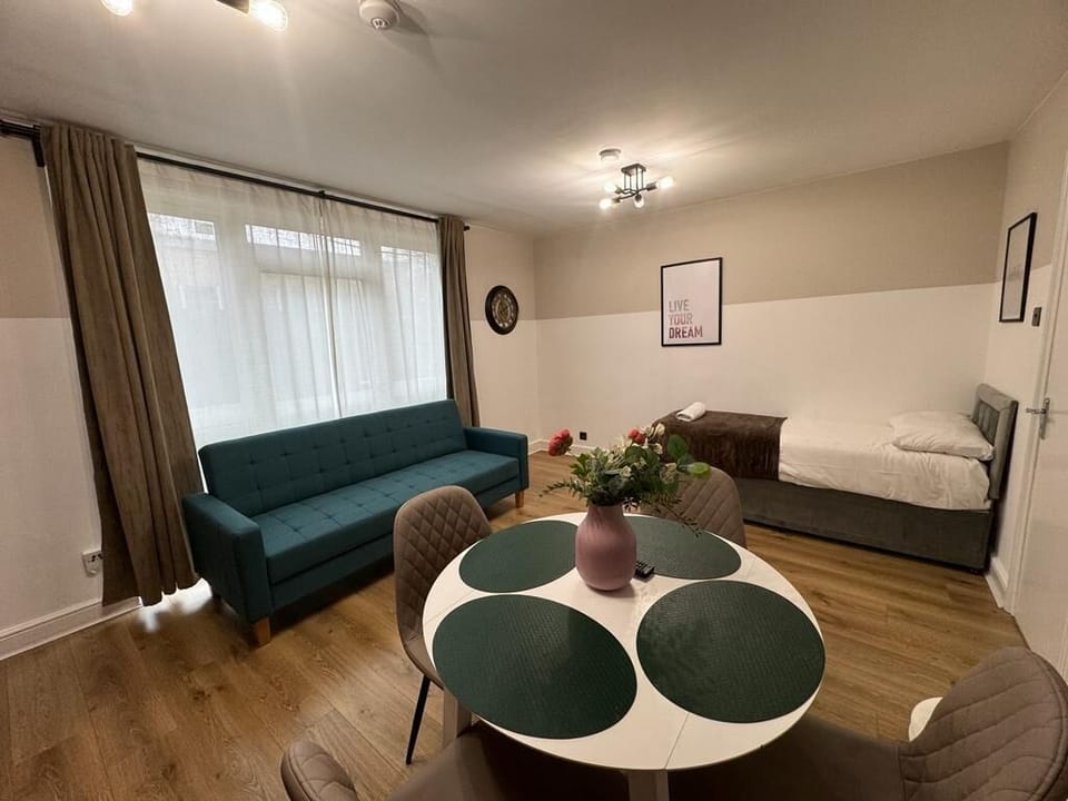 Living Room / Lounge