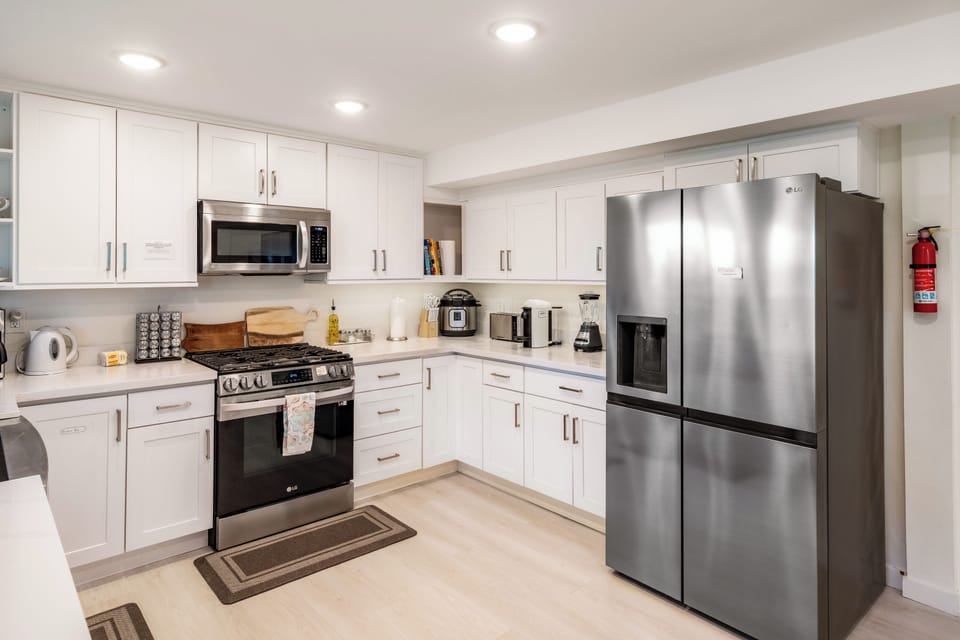 Full kitchen with refrigerator, oven, stovetop, and microwave.