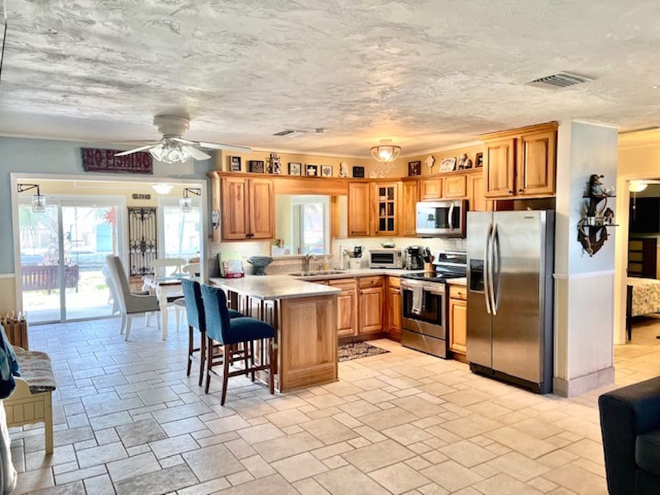Kitchen w/ stainless appliances