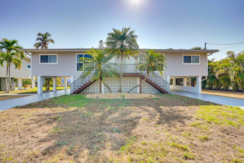 Bonita Springs Vacation Rental | 2BR | 1BA | 930 Sq Ft | Stairs Required