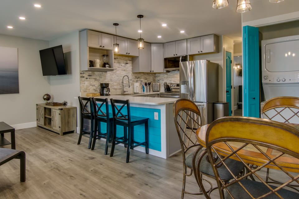 Dining Area | Full Kitchen | Cooking Basics | Washer & Dryer