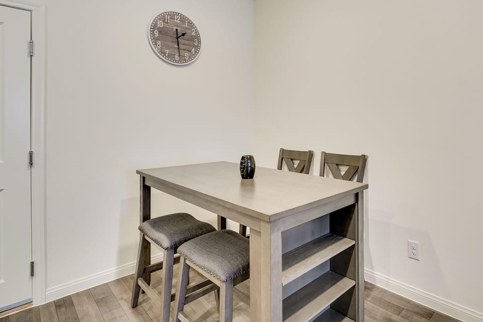 Dining Area | Dishware & Flatware Provided