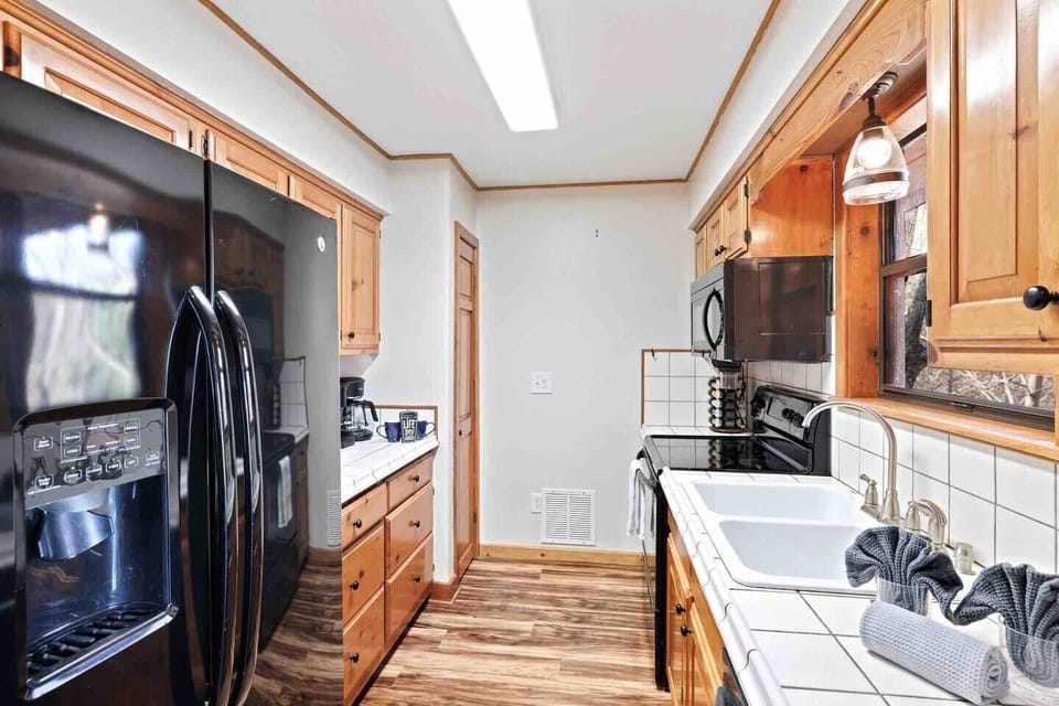 Fully equipped kitchen for those who would like to cook up quick meal or full course supper 