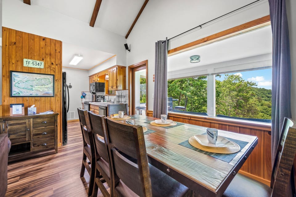 A dining area nestled in a living room which comfortably accommodates 8 people. Enjoy mountain-valley view with meal!