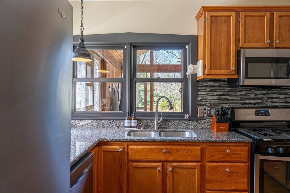 A well-appointed kitchen with all the basics provided