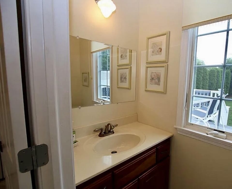 Downstairs half bath