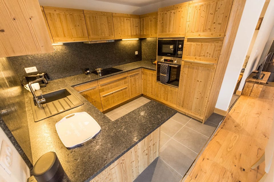 Chalet Louisa Samoens Fully equipped kitchen with Nespresso coffee machine
