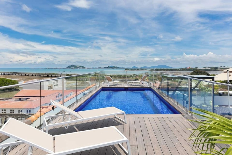The 360 View from the rooftop pool is great to see the city and the ships waiting to go through the canal 