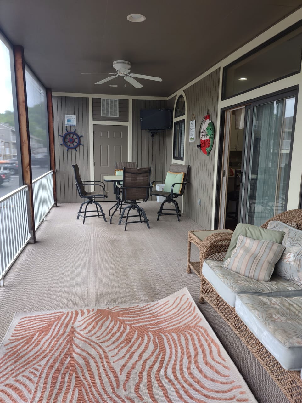 Screened Deck 