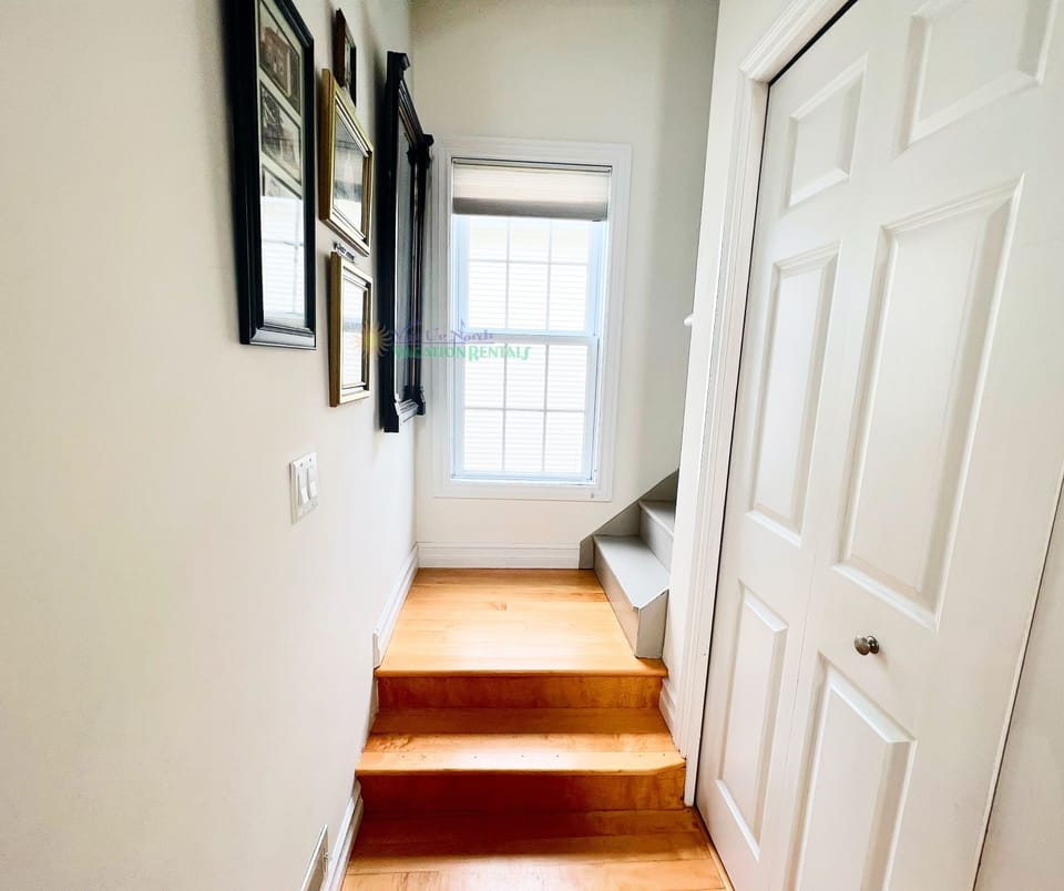 Stairway going upstairs. - Stairway going upstairs.