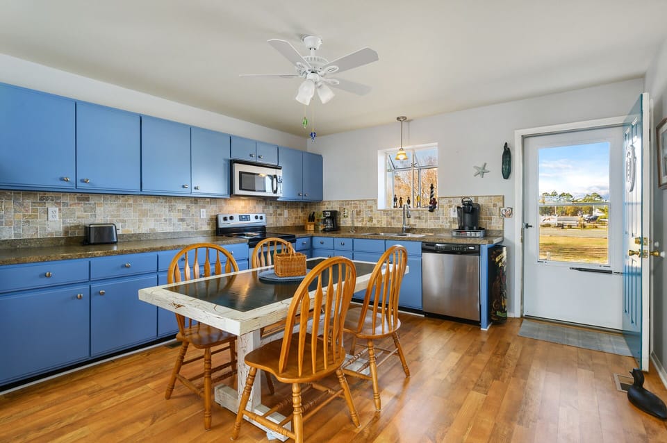 Spacious Eat-in Kitchen has all you need.