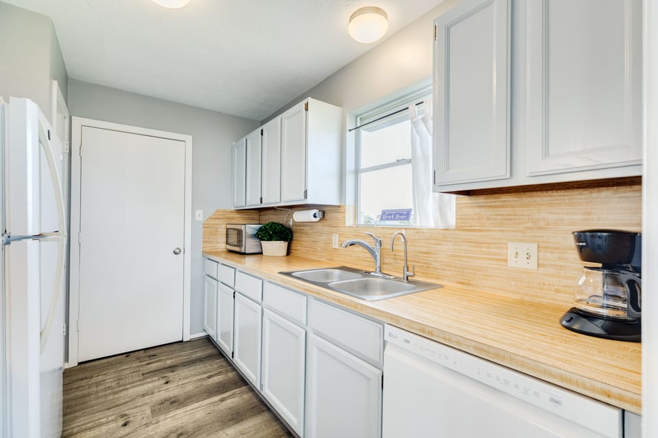 Plenty of counter and cabinet space to store all your beach snacks