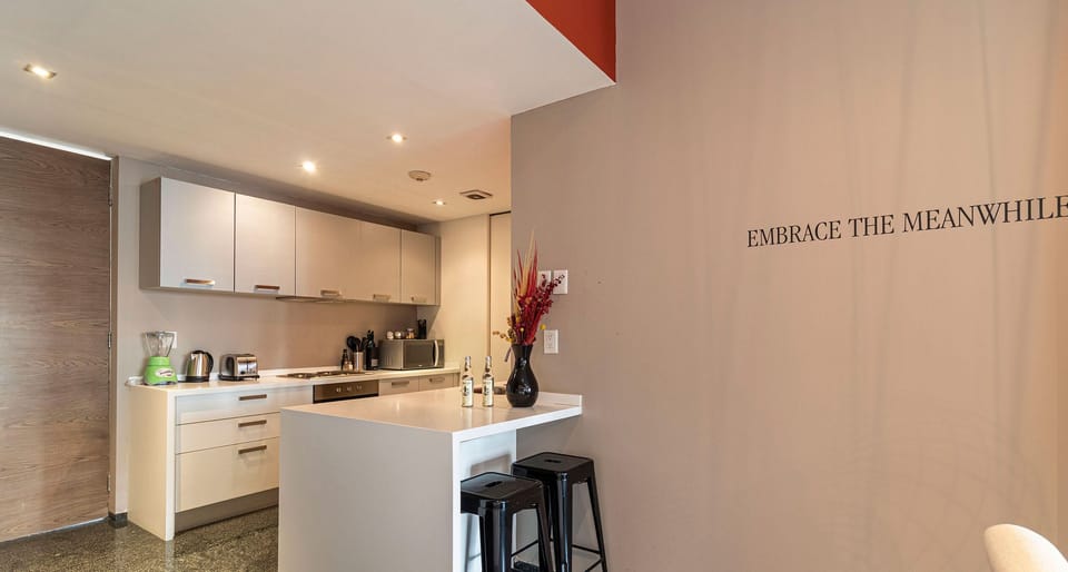 El mobiliario, la decoración y los servicios pueden variar ligeramente.