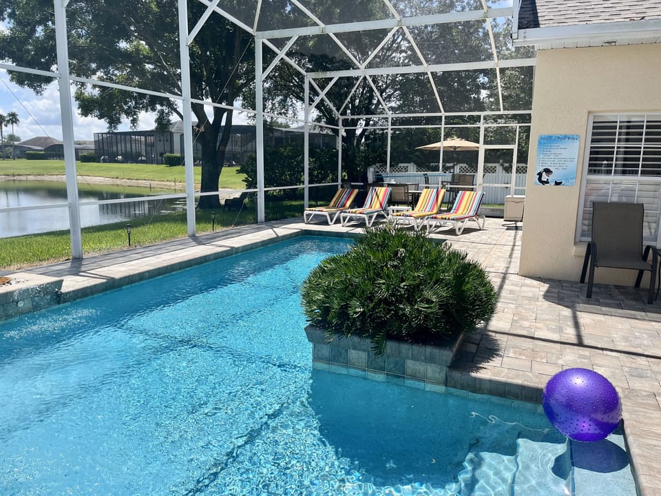 Large L shape pool and spa overlooks the lake