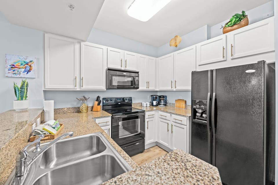 Full Kitchen, bakeware, cookware to enjoy family mealtime, Granite countertops