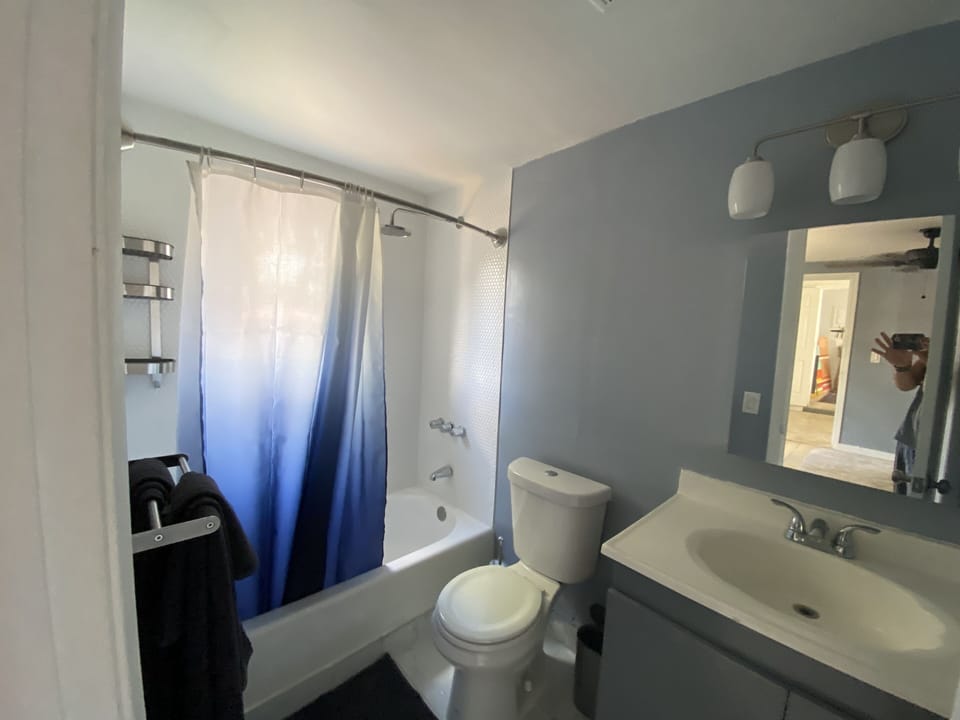 Bathroom n.1
