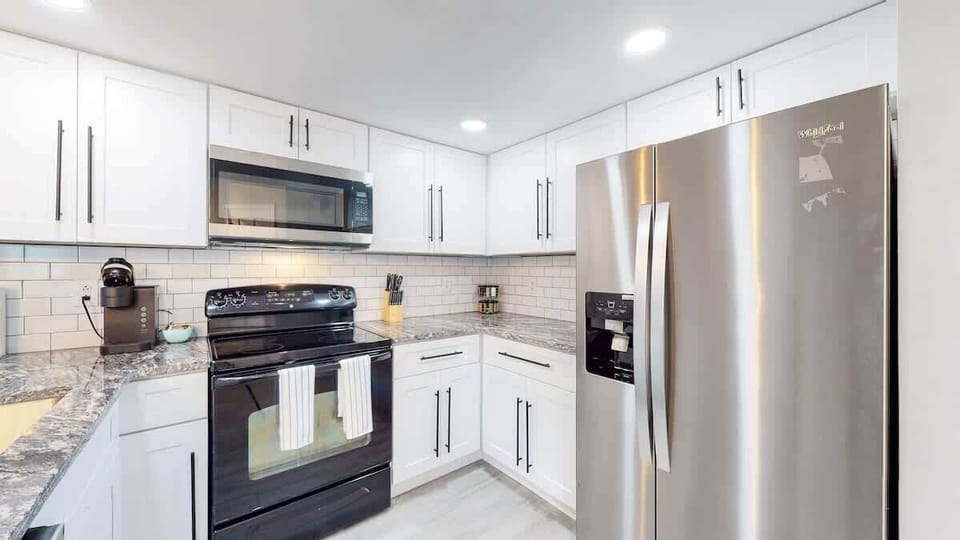 Don't miss out on this stunning kitchen!