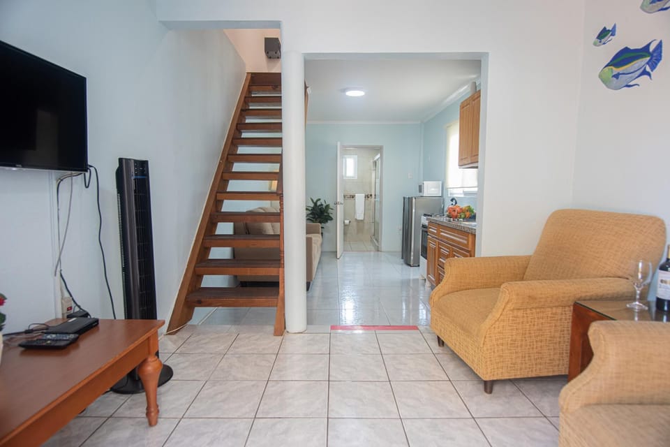 Sunny Pool Haven in the Heart of Aruba ~ Pool~BBQ (10914)