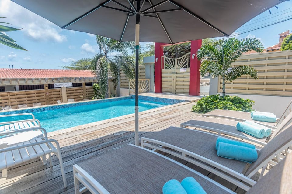 Sunny Pool Haven in the Heart of Aruba ~ Pool~BBQ (10905)
