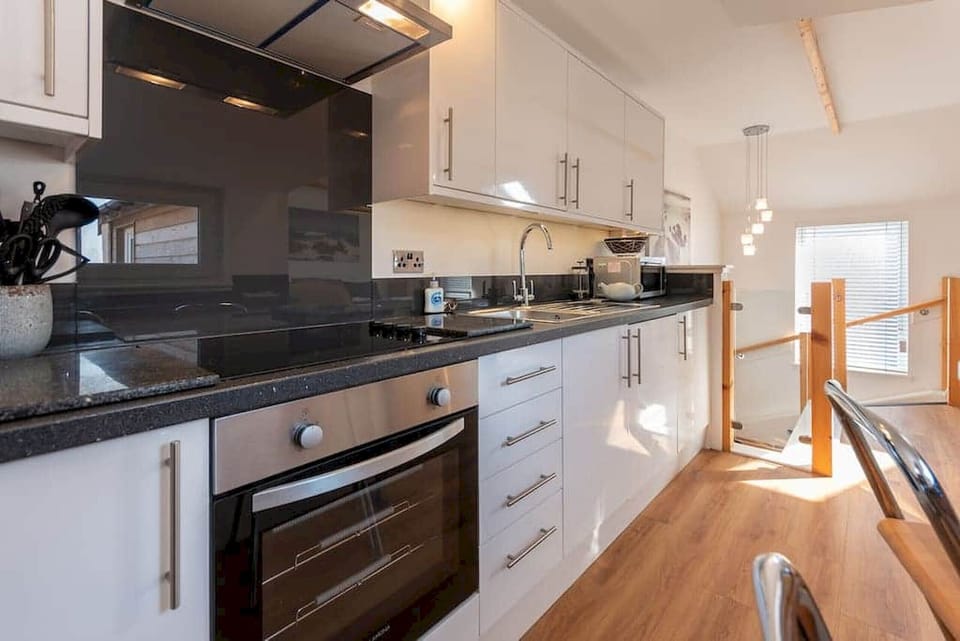 Fully equipped fitted kitchen