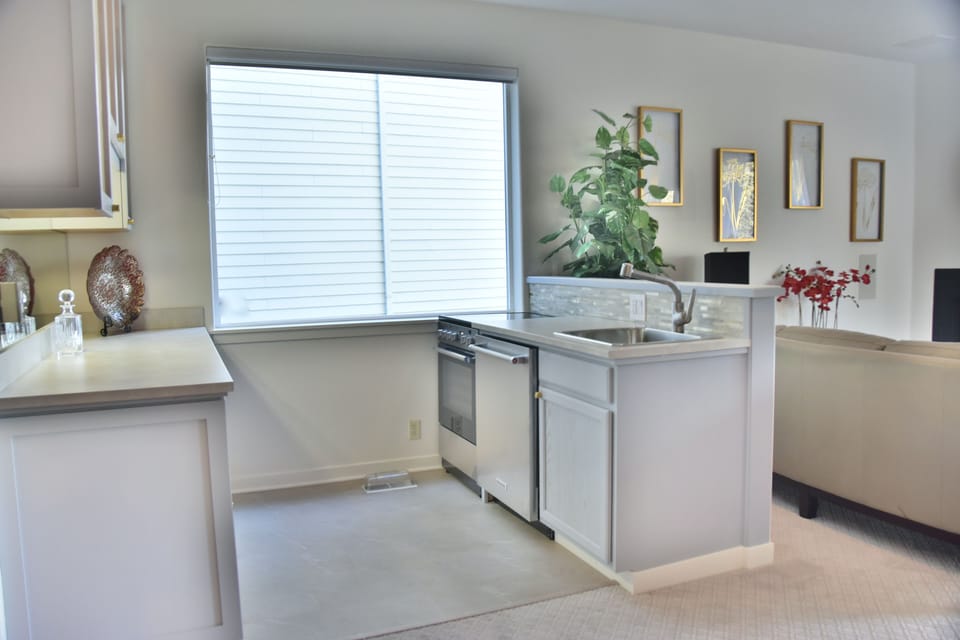 The kitchen provides almost everything for your sample  cooking needs