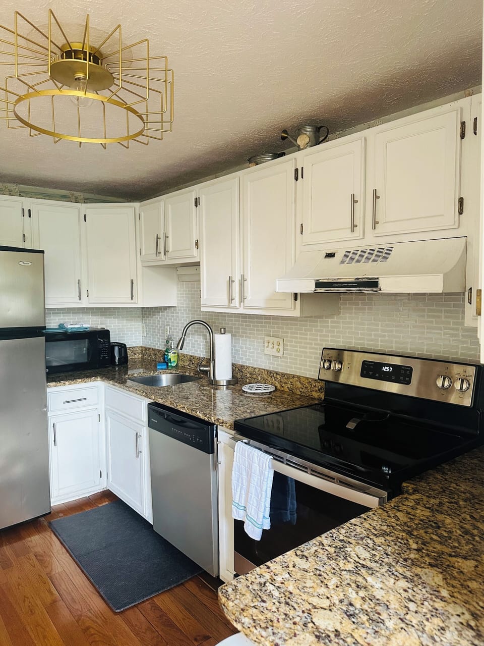 Full kitchen 