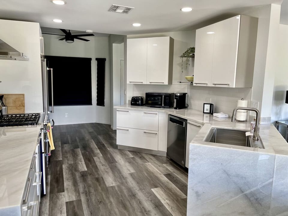A dishwasher & a huge kitchen sink.