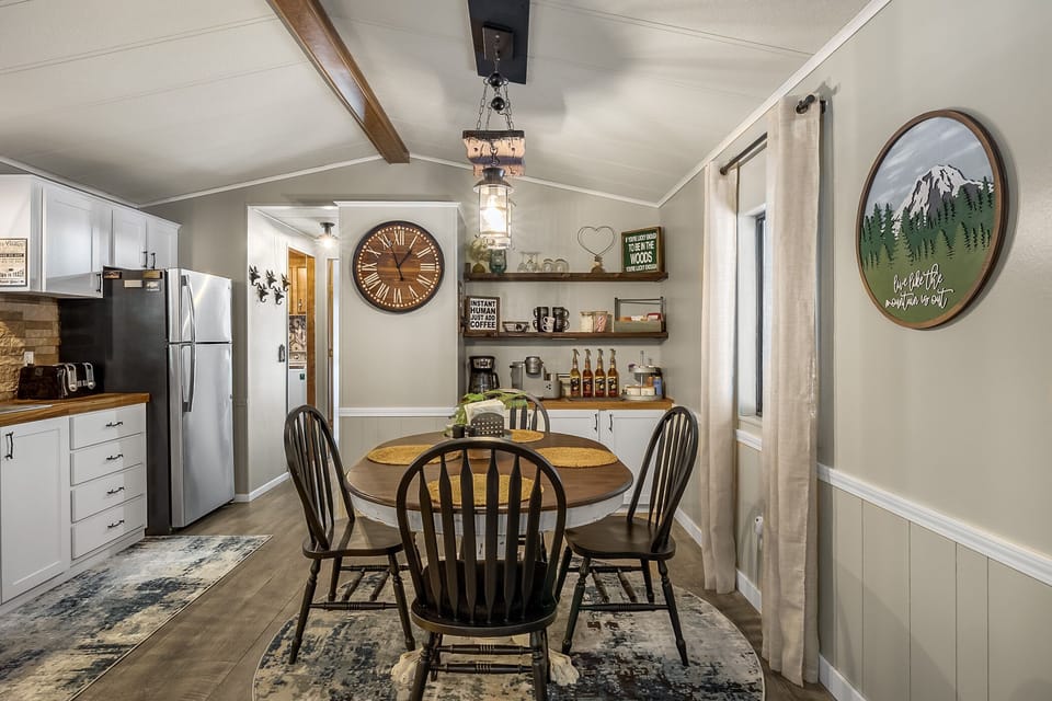 Dining Area & Coffee Bar