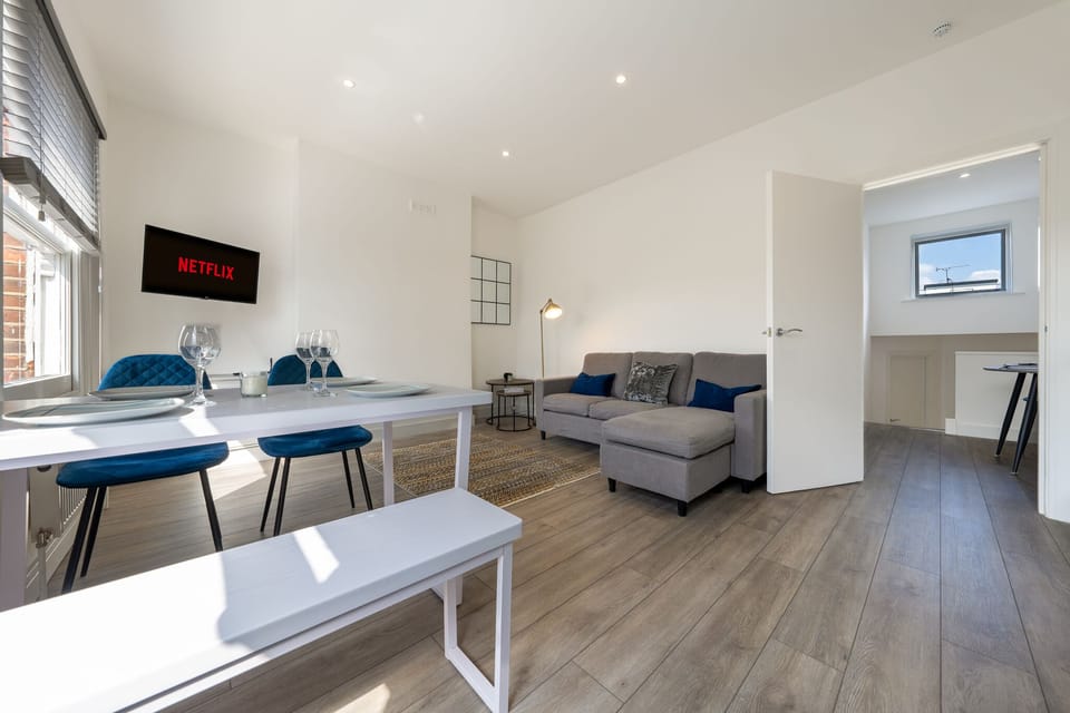 stunning living space, very bright 