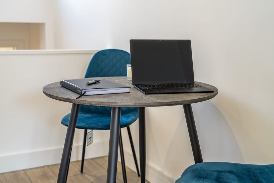 Separate work and desk space 