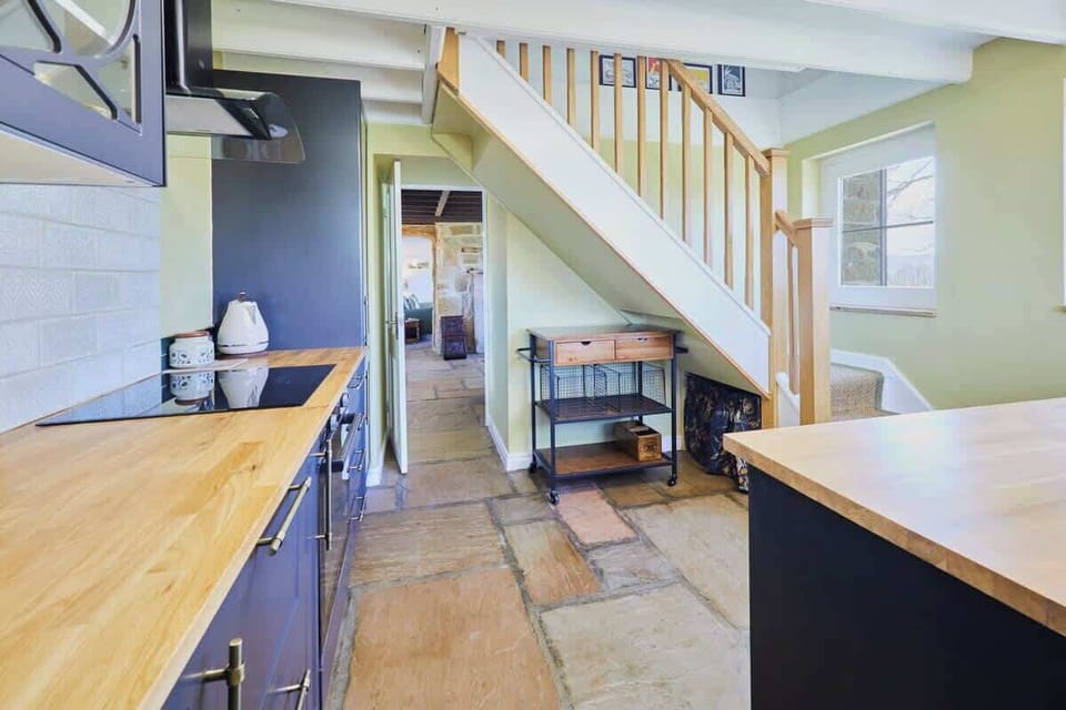 Lop Hall, Danby - Host & Stay