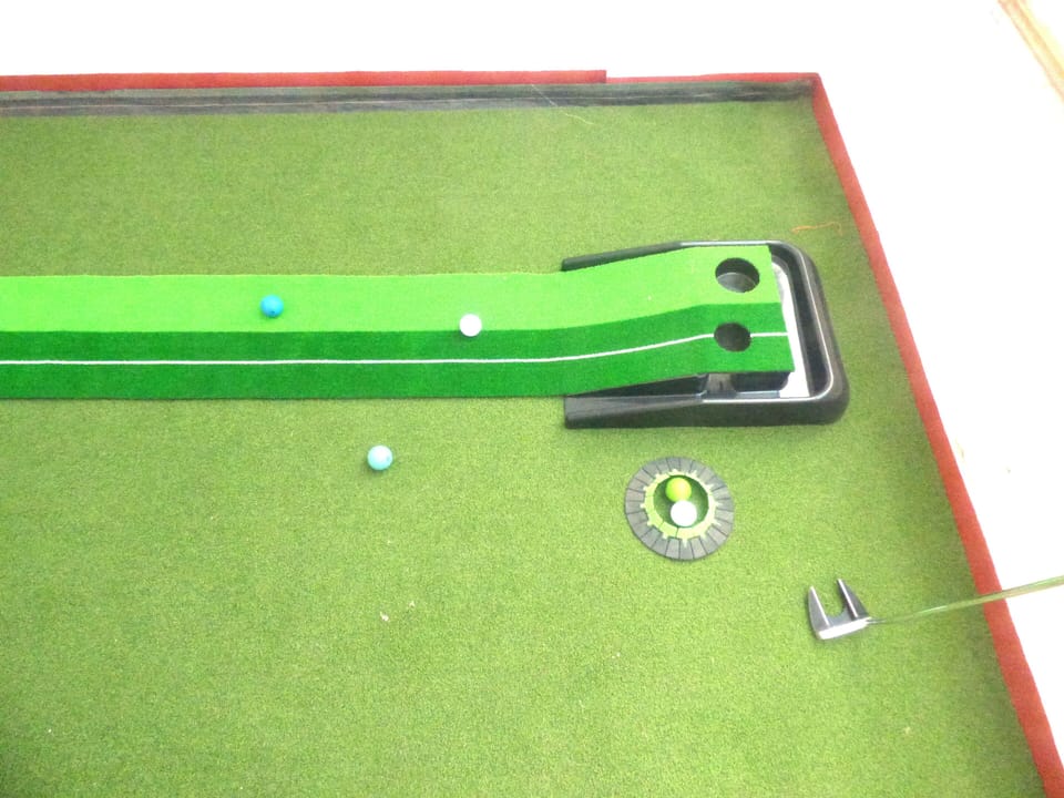 Indoor golf