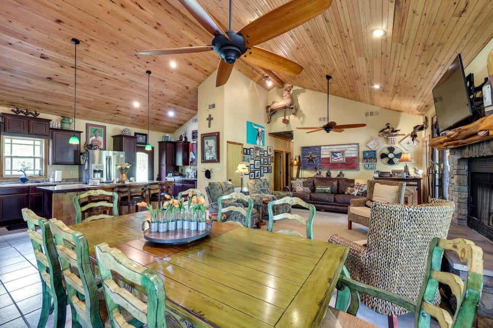 Dining Room | Dishware & Flatware Provided