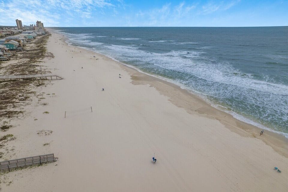 108 web or mls 1373 w beach blvd