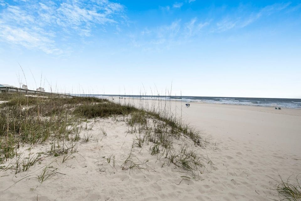 101 web or mls 1373 w beach blvd