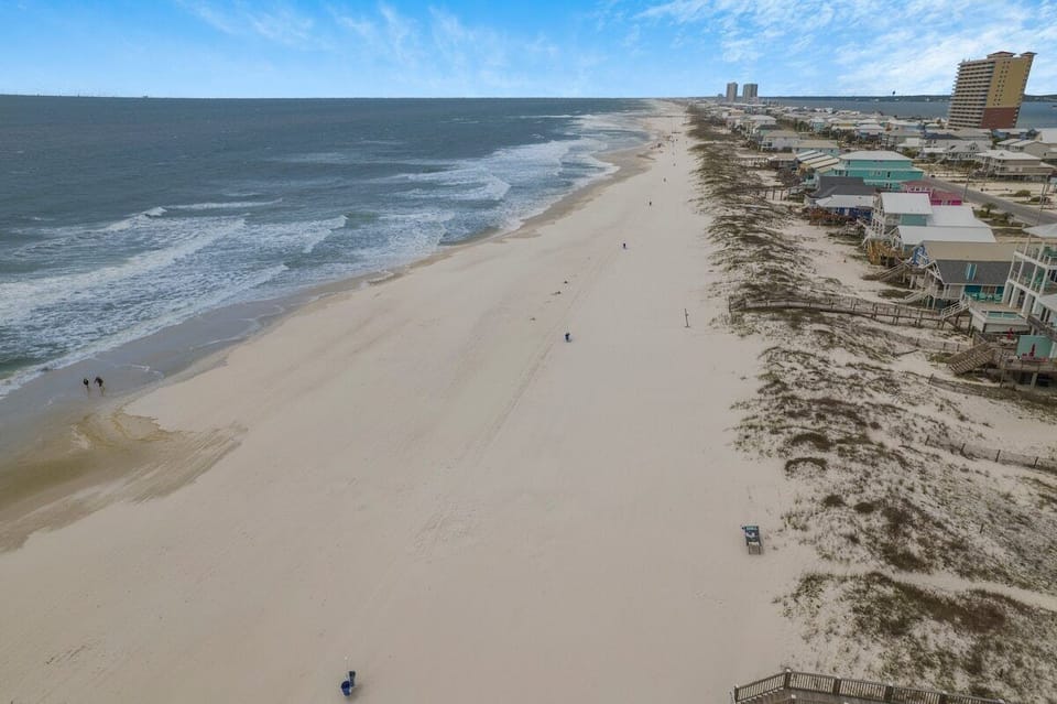 109 web or mls 1373 w beach blvd
