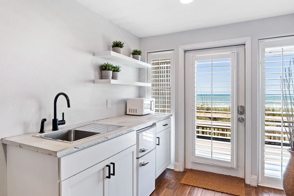 23-Costa-Del-Sol-B2-Kitchenette