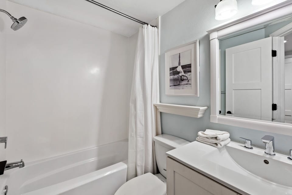 Costa Del Sol B2 Guest Bathroom 2
