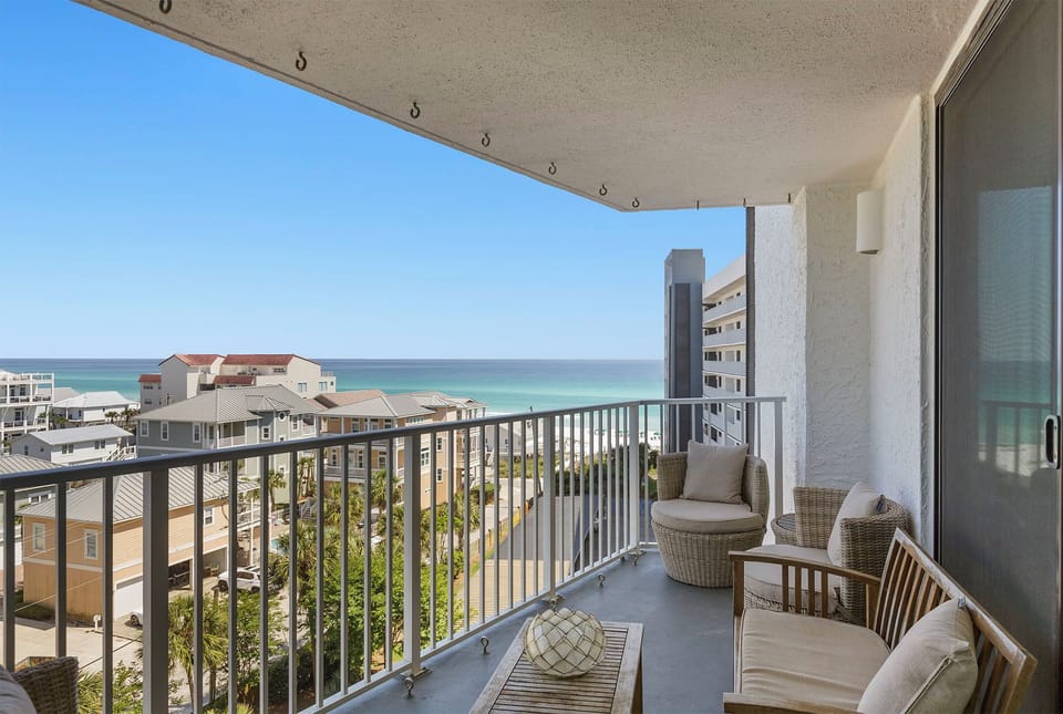 22-Mainsail-362-Balcony