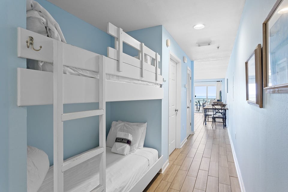 24-Windancer-205-Bunk-Nook