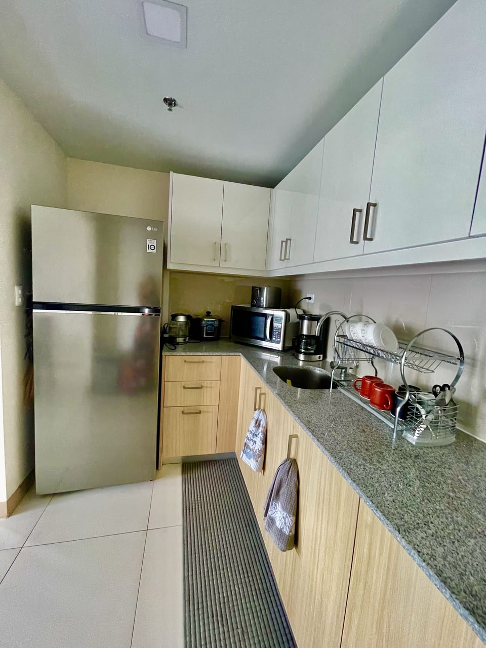 Kitchen counter and refrigerator
