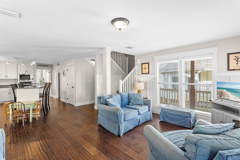 Crystal View Living Room Alt